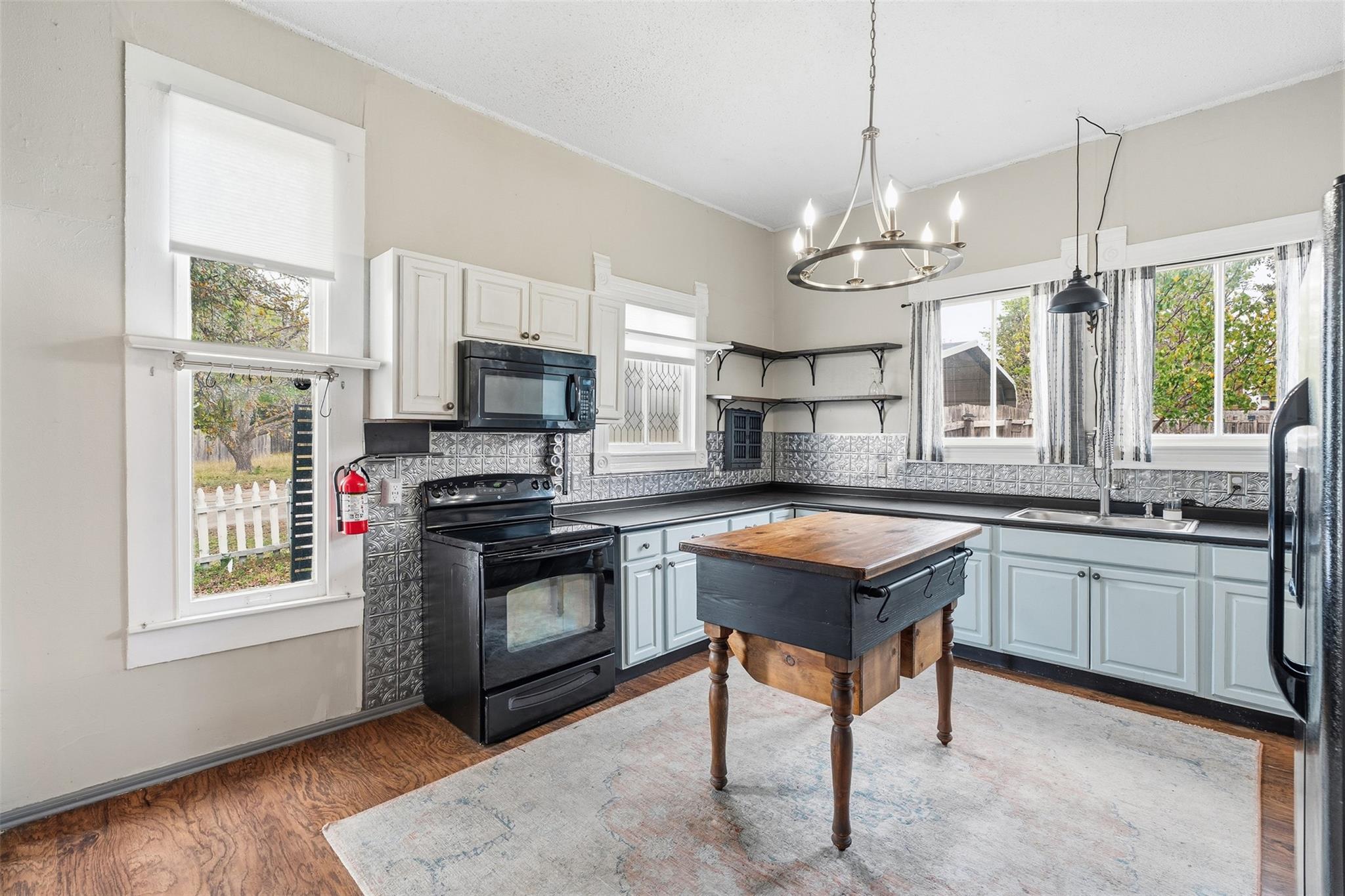 404 E 9th Ave, Belton, TX 76513