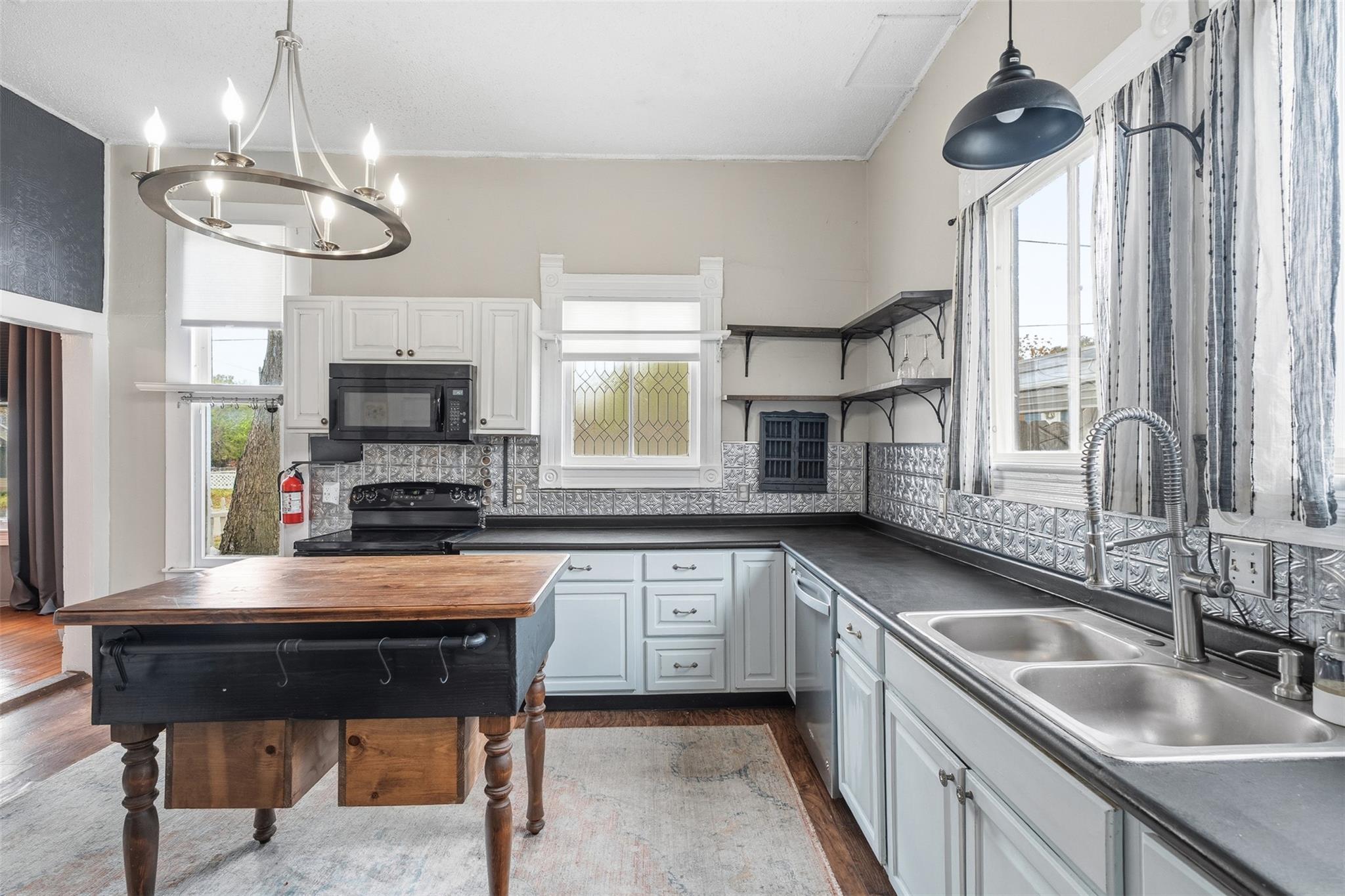 404 E 9th Ave, Belton, TX 76513