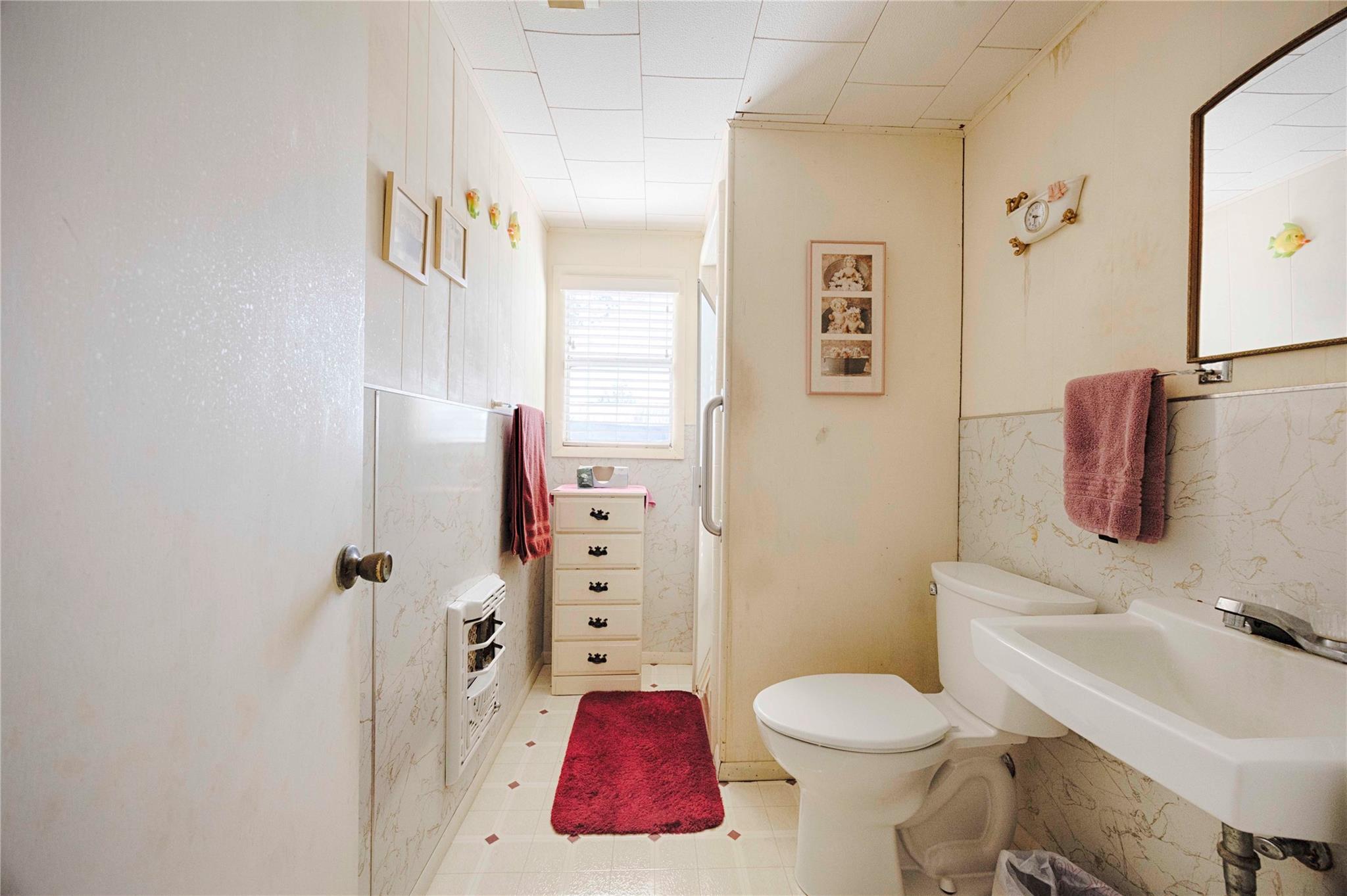 602 E Post Office St, Weimar, TX 78962