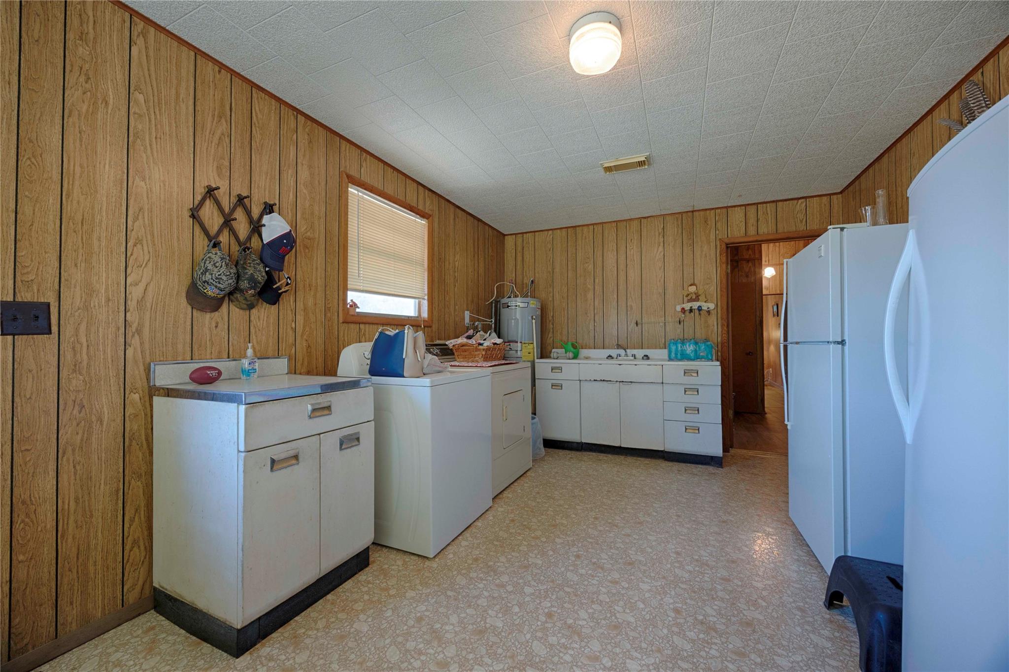 602 E Post Office St, Weimar, TX 78962