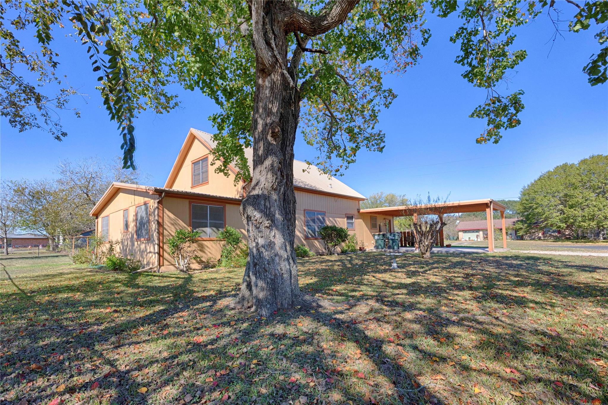 602 E Post Office St, Weimar, TX 78962