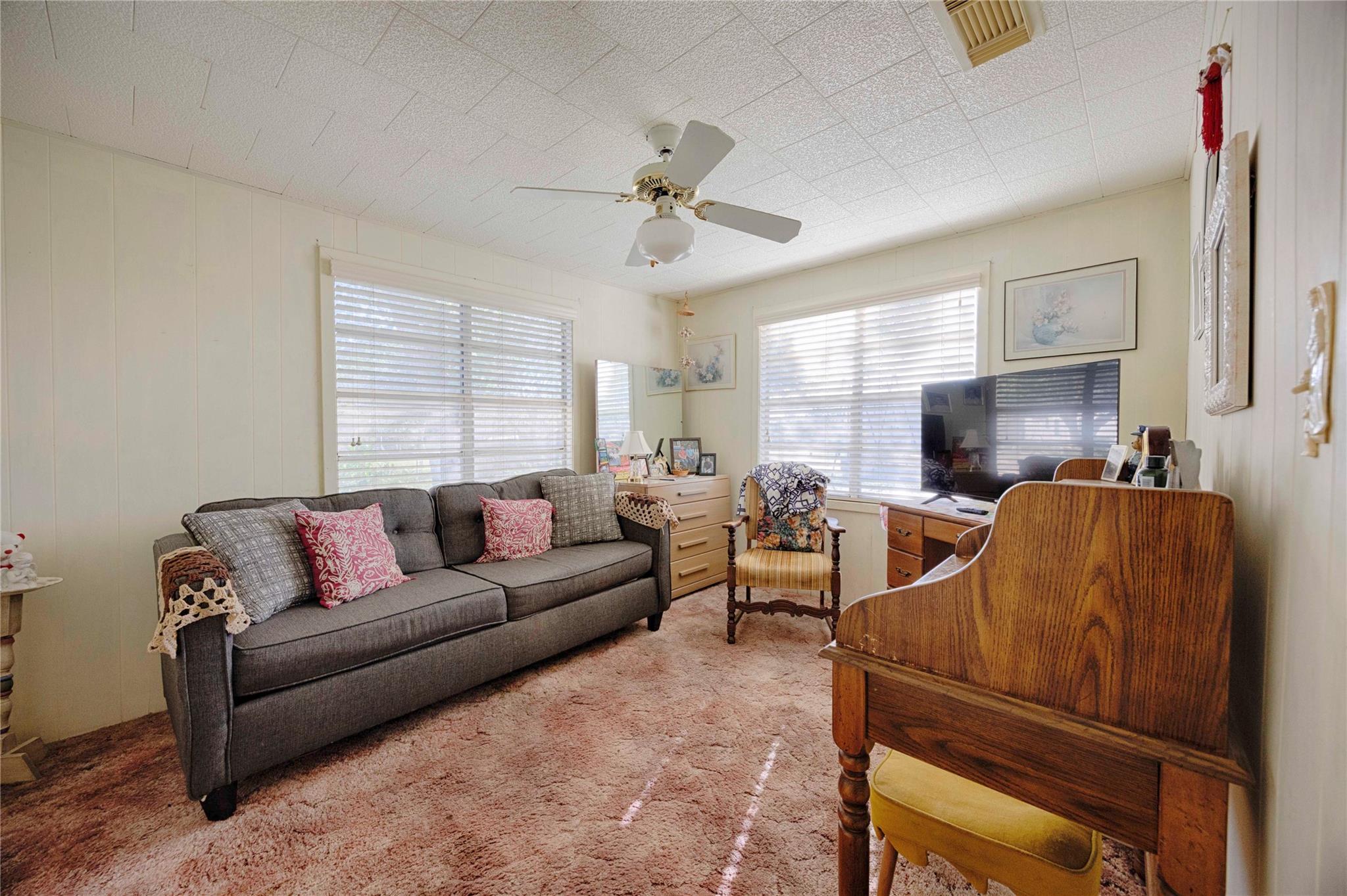 602 E Post Office St, Weimar, TX 78962