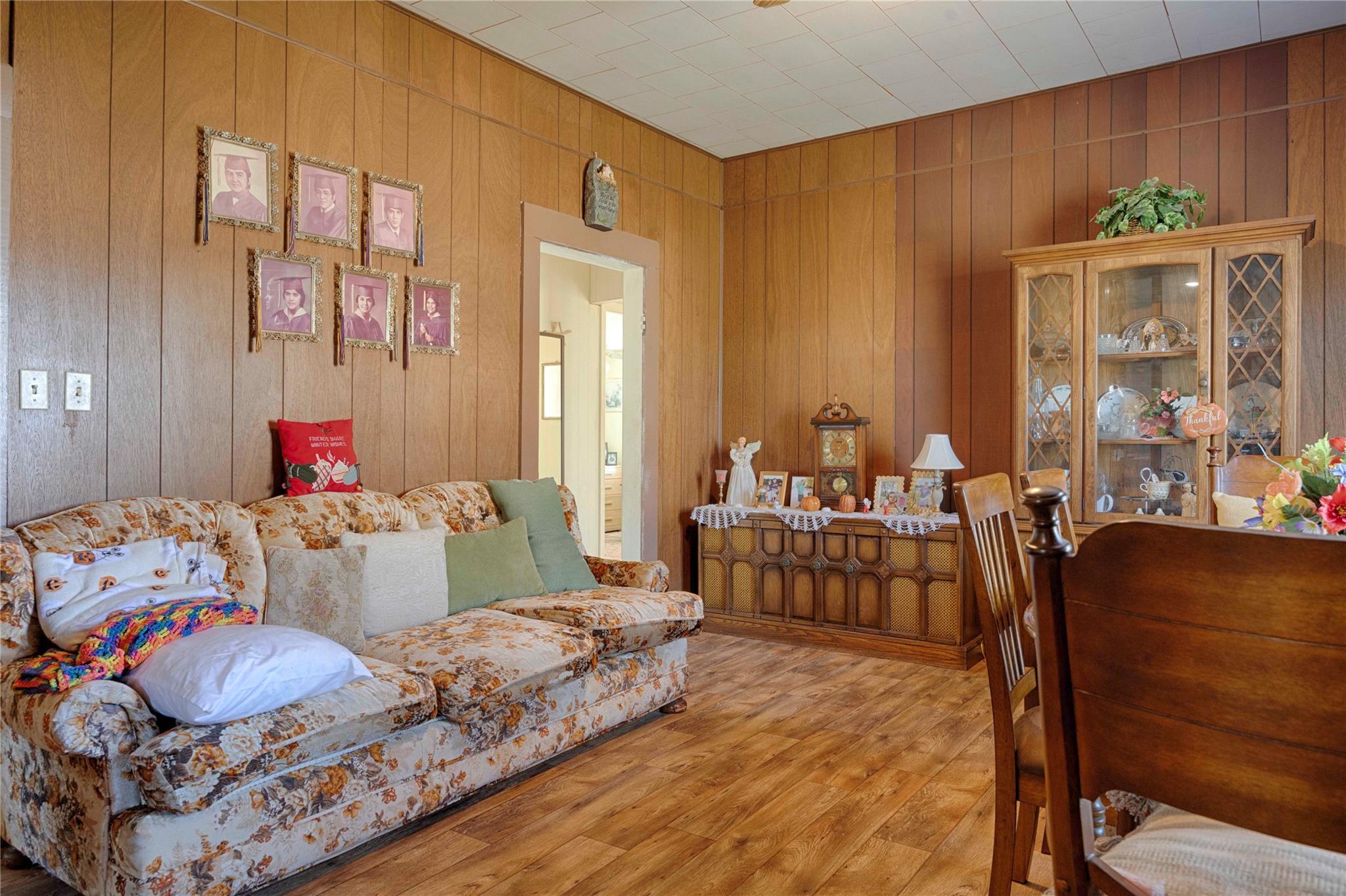 602 E Post Office St, Weimar, TX 78962