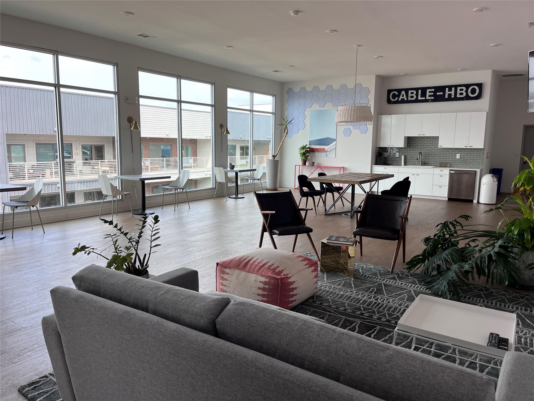 4361 S Congress Ave # 325, Austin, TX 78745