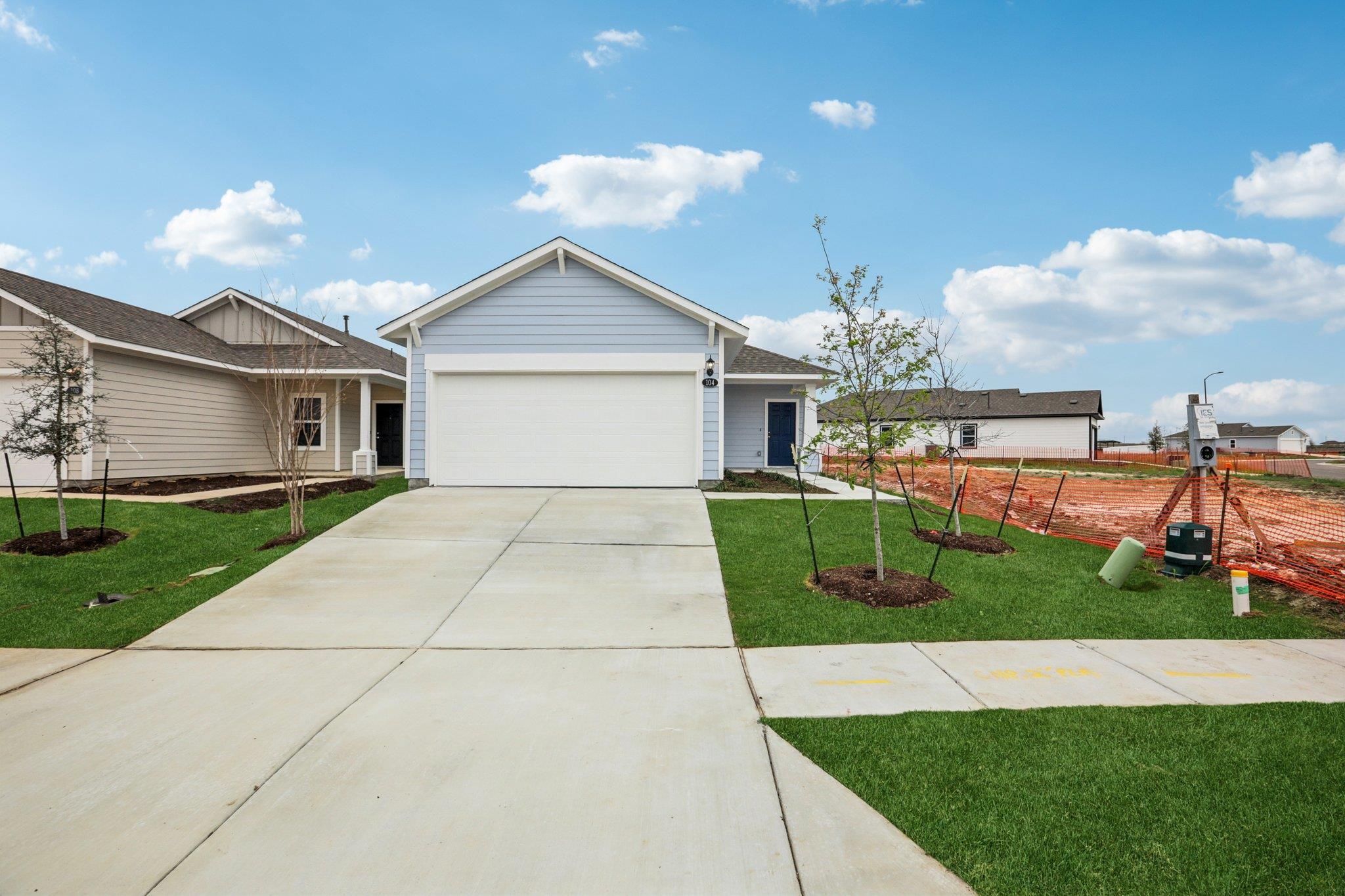 104 Summer Dr, Elgin, TX 78621