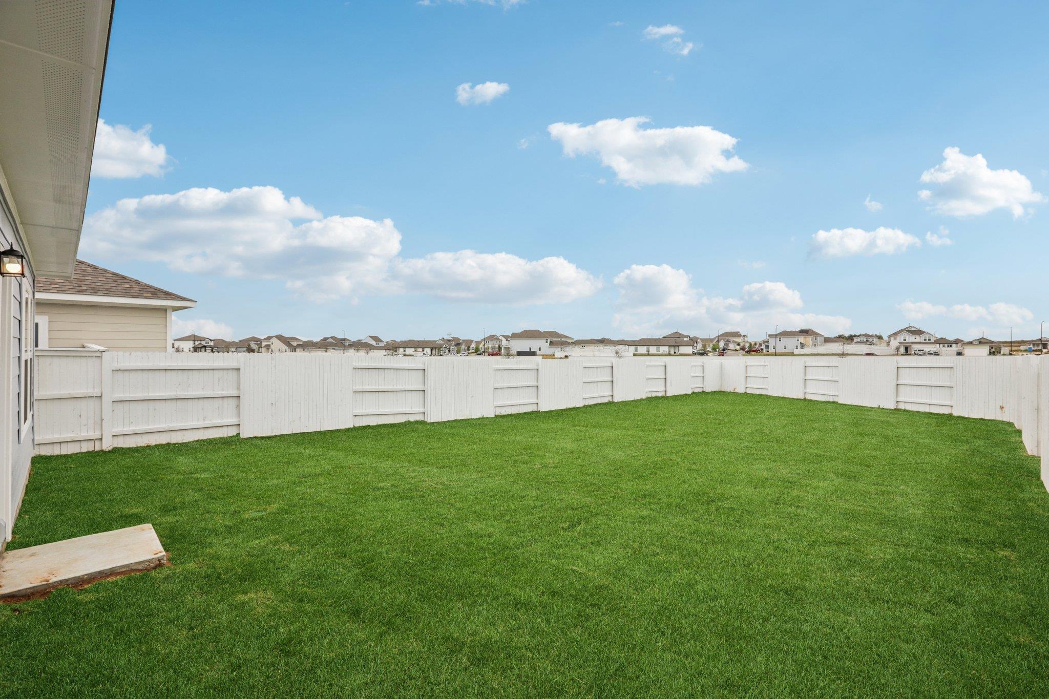 104 Summer Dr, Elgin, TX 78621