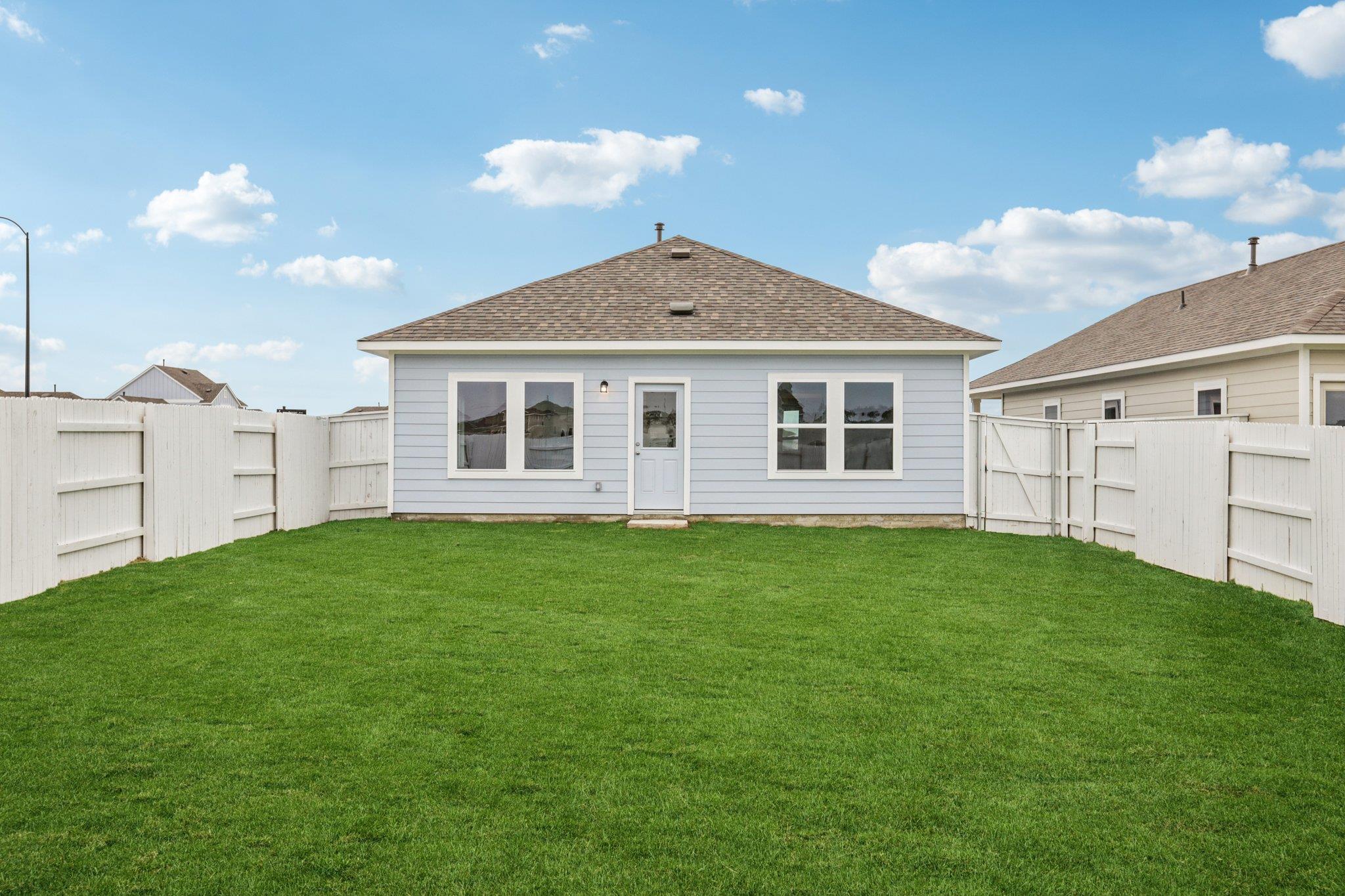 104 Summer Dr, Elgin, TX 78621