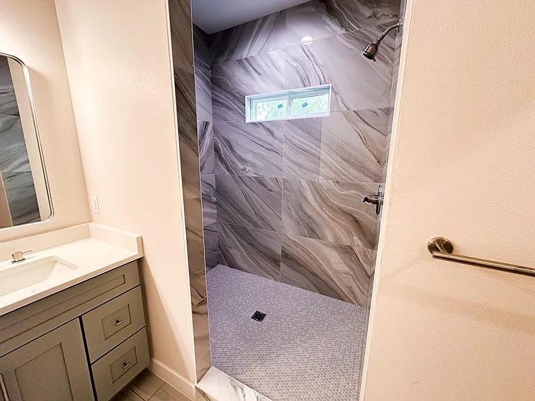 817 5th St, Lockhart, TX 78644