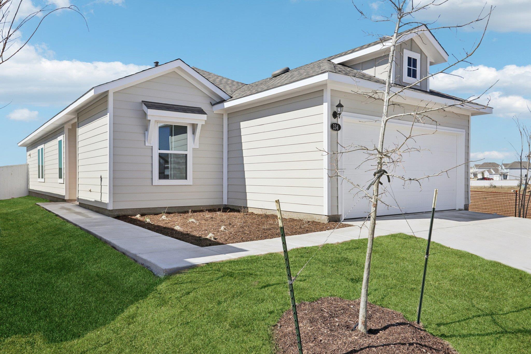 134 Summer Dr, Elgin, TX 78621