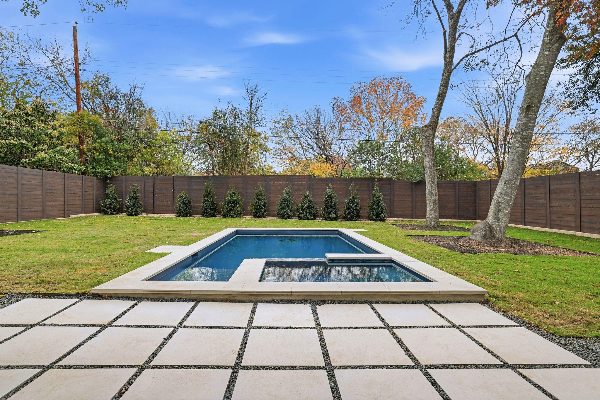 2908 Stoneway Dr, Austin, TX 78757