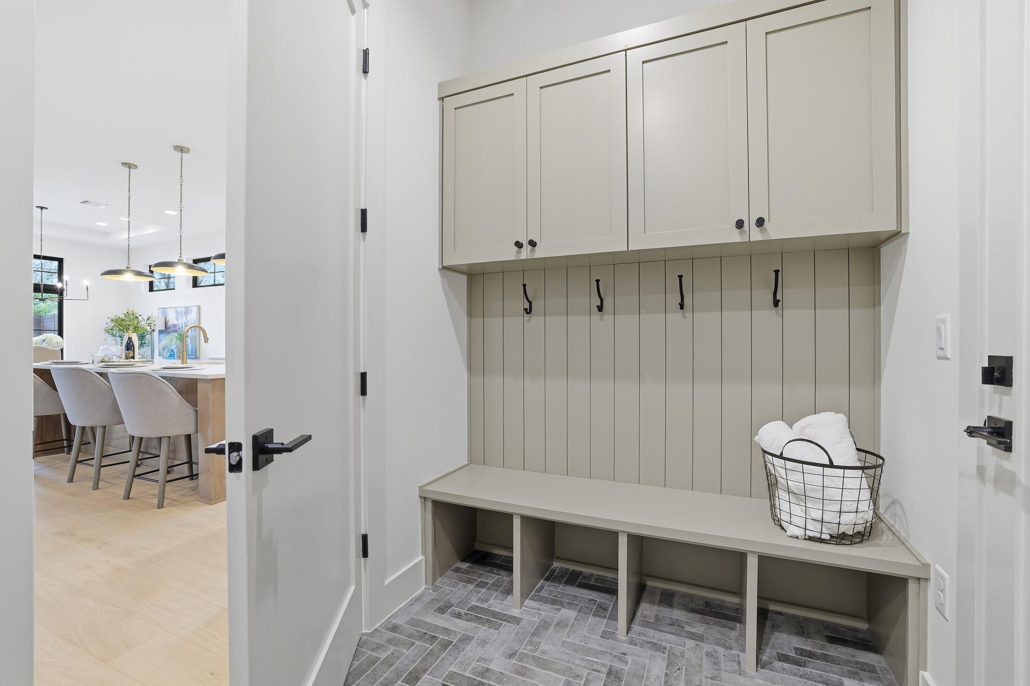 2908 Stoneway Dr, Austin, TX 78757