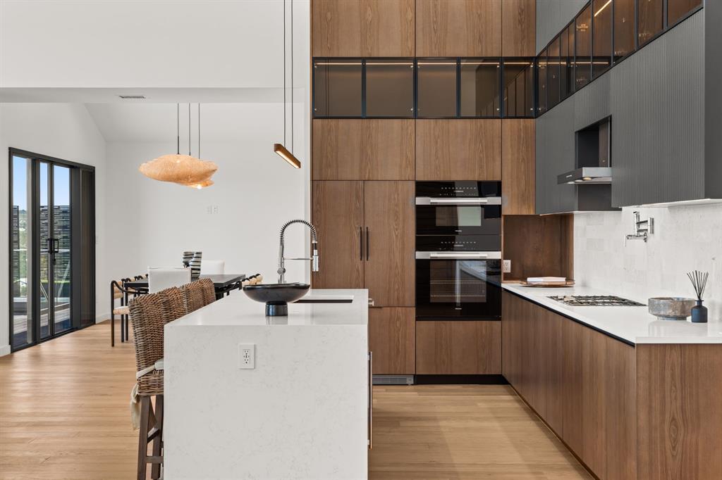 2714 Lakehurst Rd, Spicewood, TX 78669