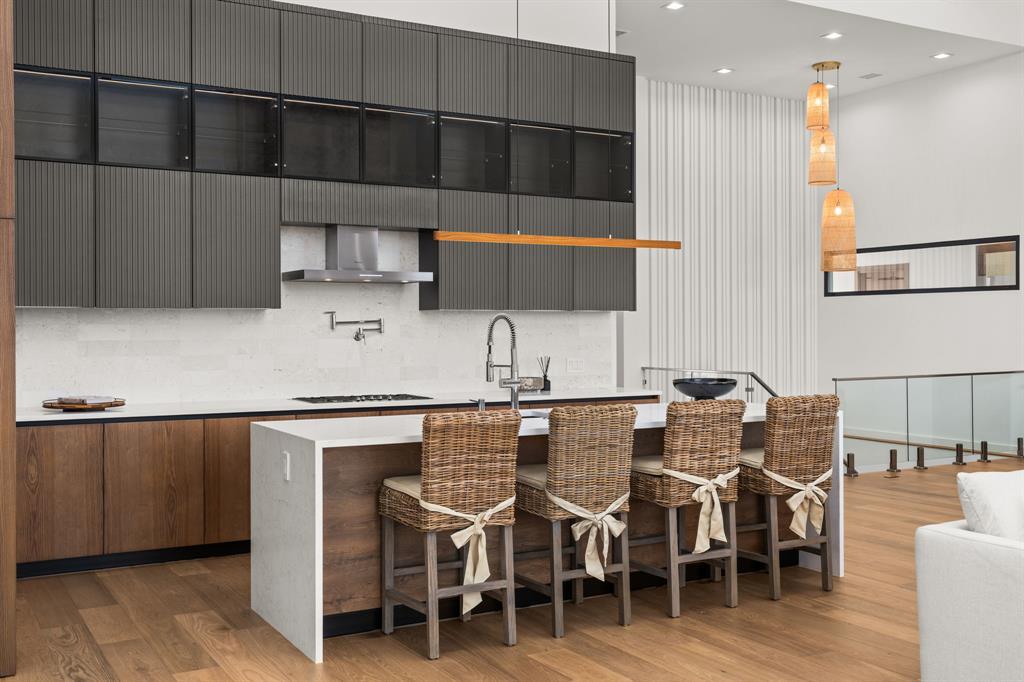 2714 Lakehurst Rd, Spicewood, TX 78669