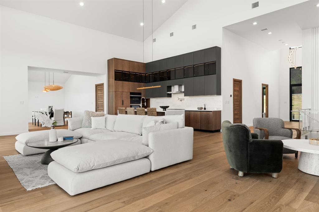 2714 Lakehurst Rd, Spicewood, TX 78669