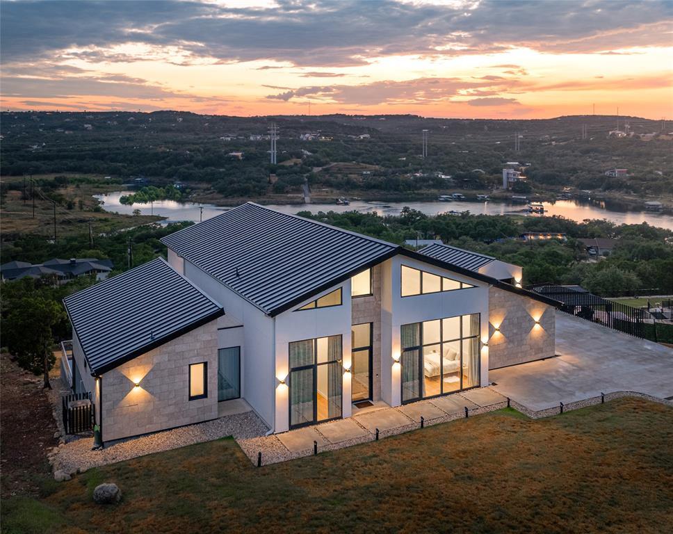 2714 Lakehurst Rd, Spicewood, TX 78669