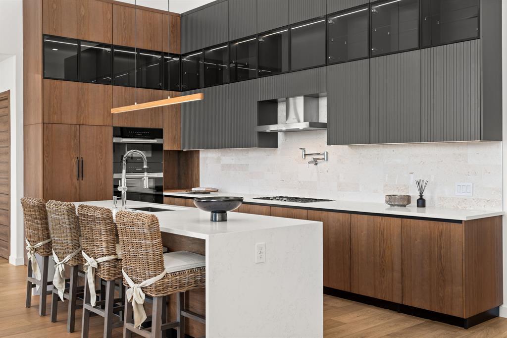 2714 Lakehurst Rd, Spicewood, TX 78669