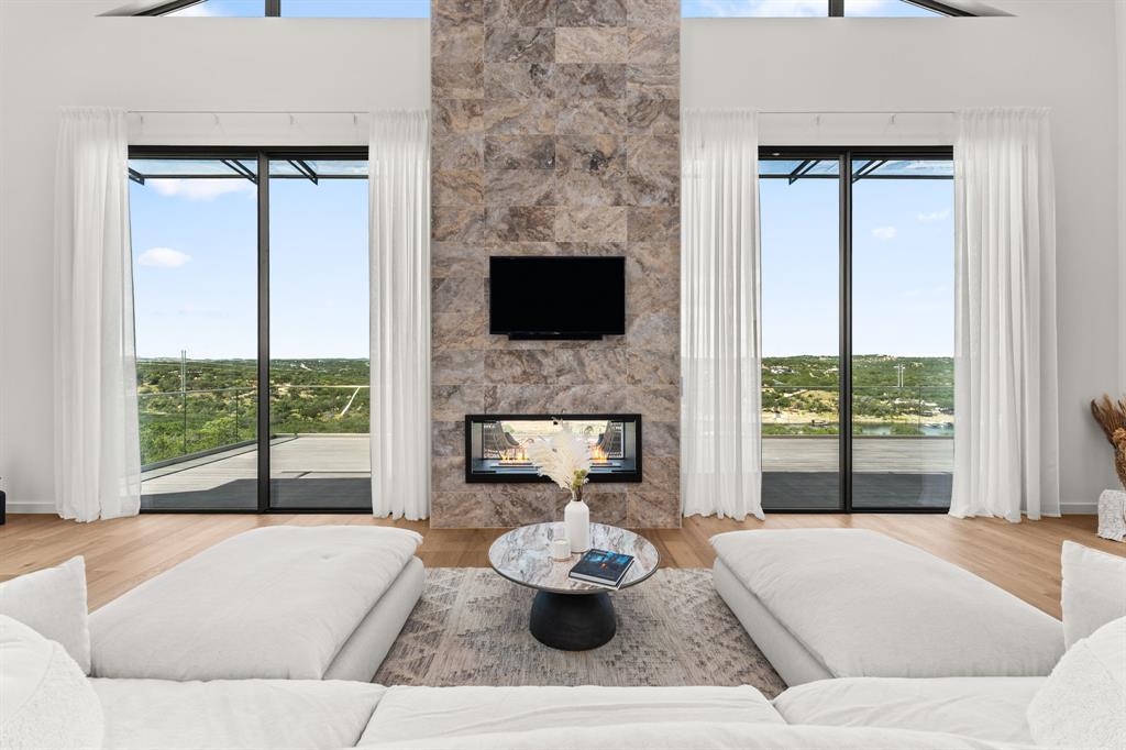 2714 Lakehurst Rd, Spicewood, TX 78669