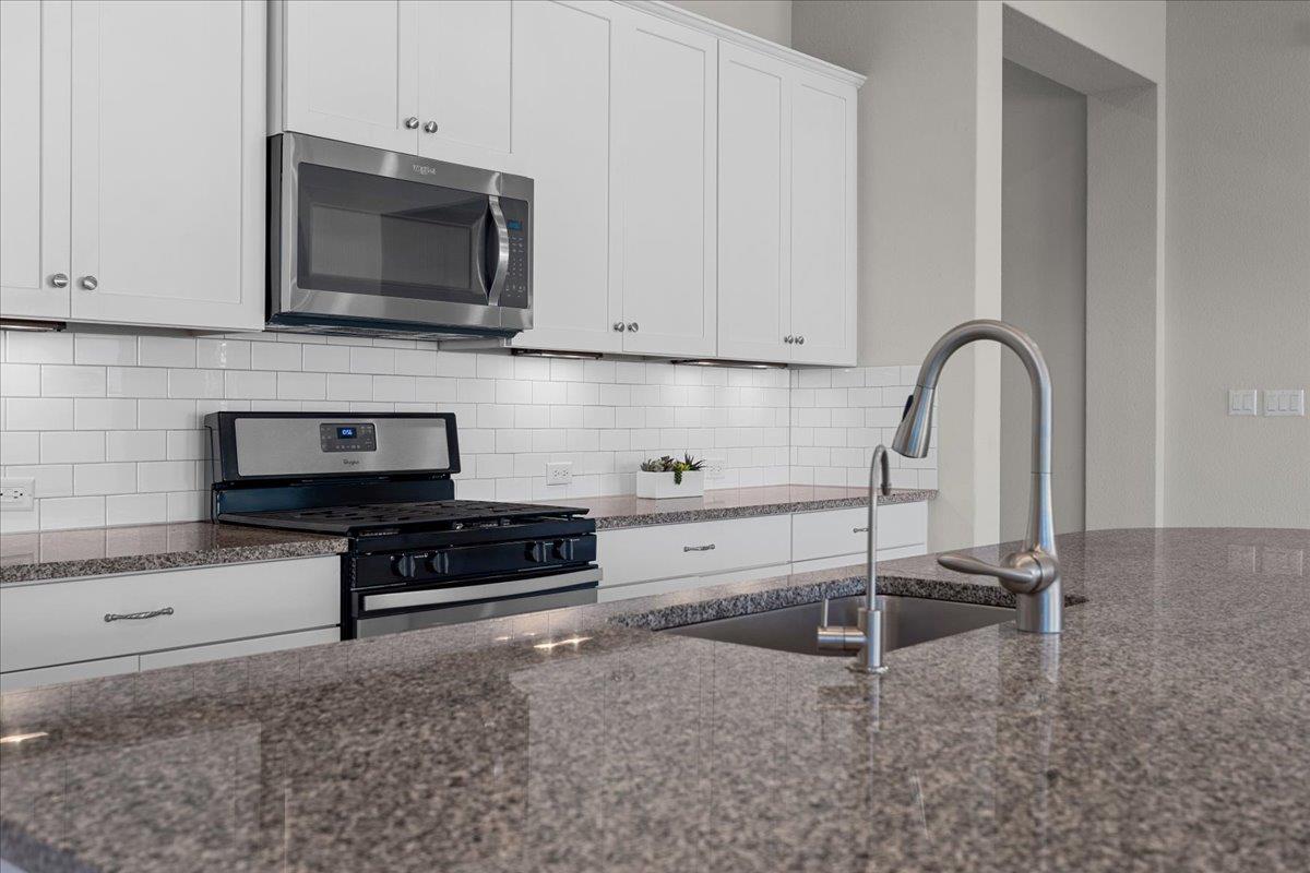 121 Fattoria Cv, Liberty Hill, TX 78642