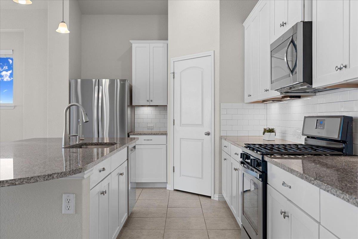 121 Fattoria Cv, Liberty Hill, TX 78642