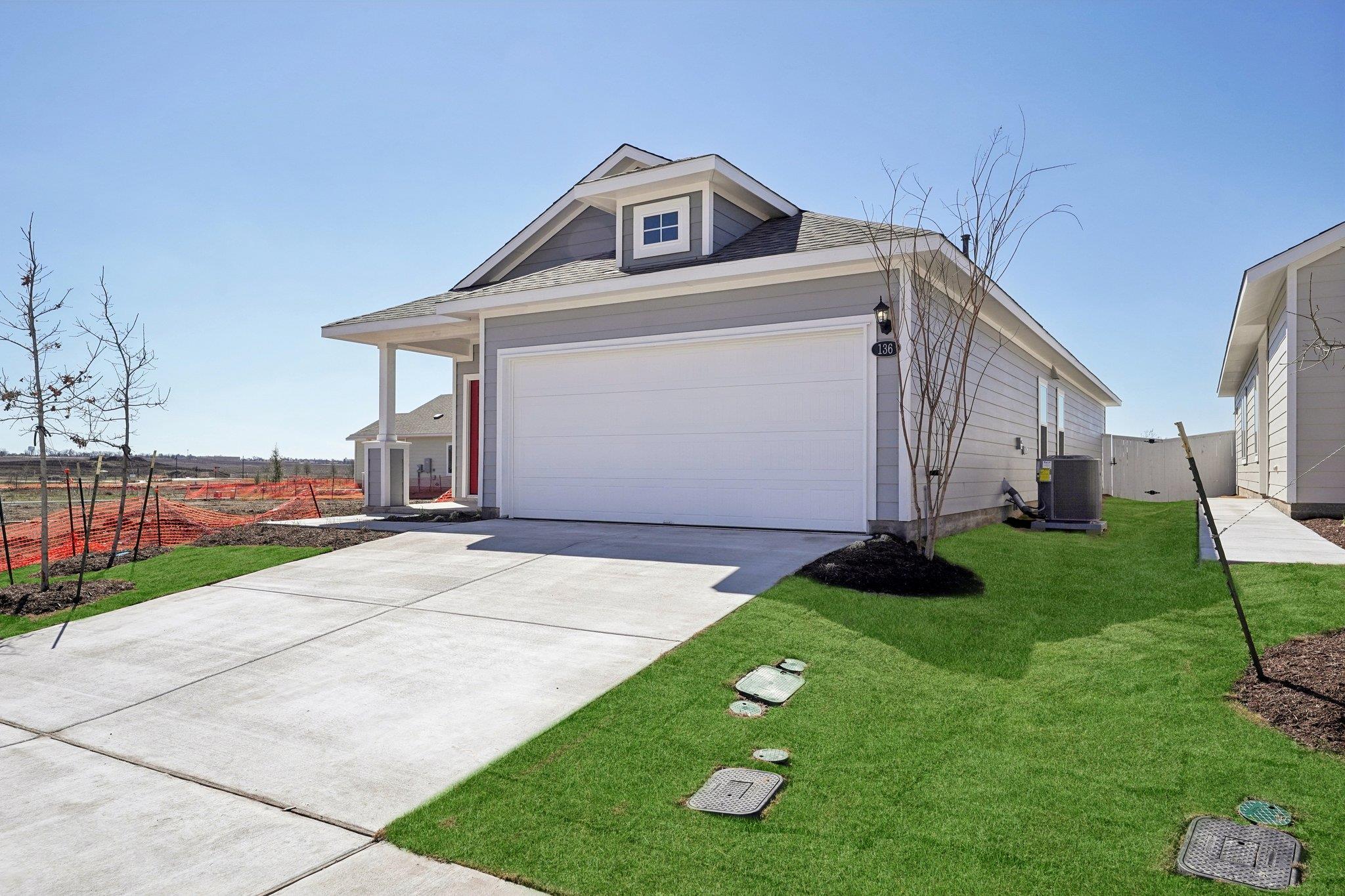 136 Summer Dr, Elgin, TX 78621