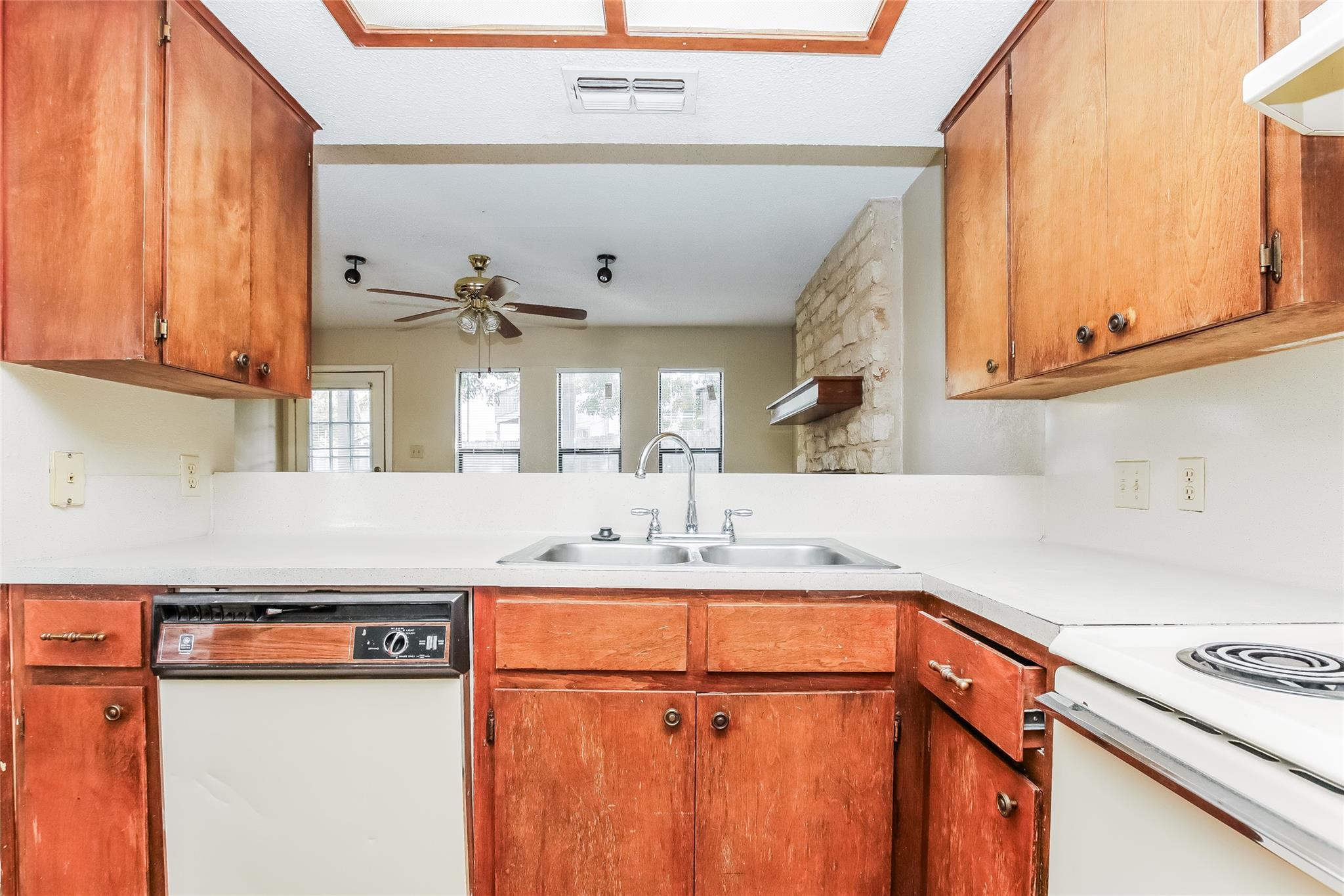 1813 Rawhide Dr, Round Rock, TX 78681