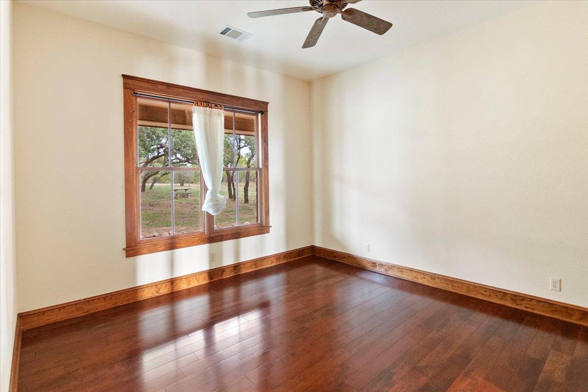 1250 Rocky Hollow Dr, Burnet, TX 78611