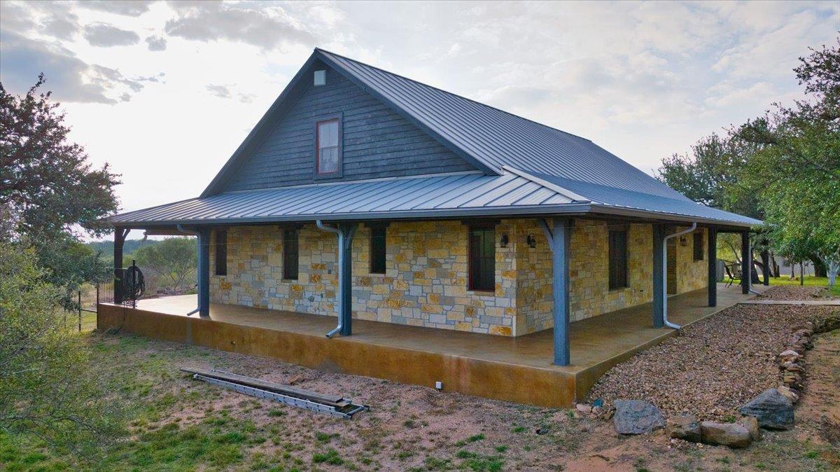 1250 Rocky Hollow Dr, Burnet, TX 78611