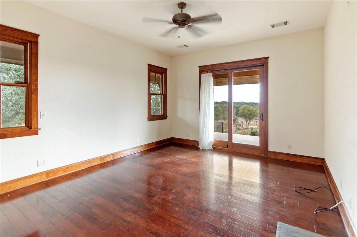 1250 Rocky Hollow Dr, Burnet, TX 78611