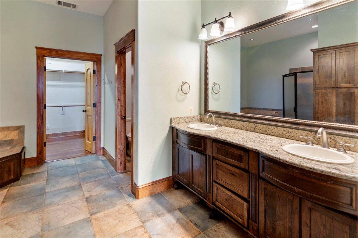 1250 Rocky Hollow Dr, Burnet, TX 78611