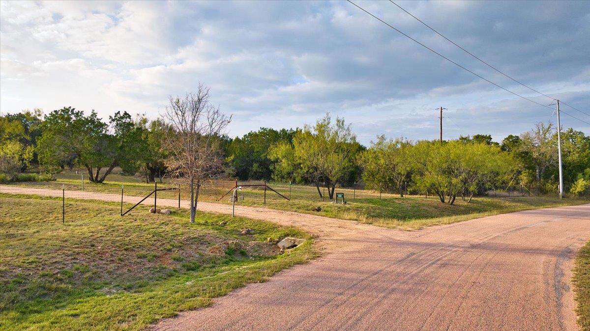 1250 Rocky Hollow Dr, Burnet, TX 78611