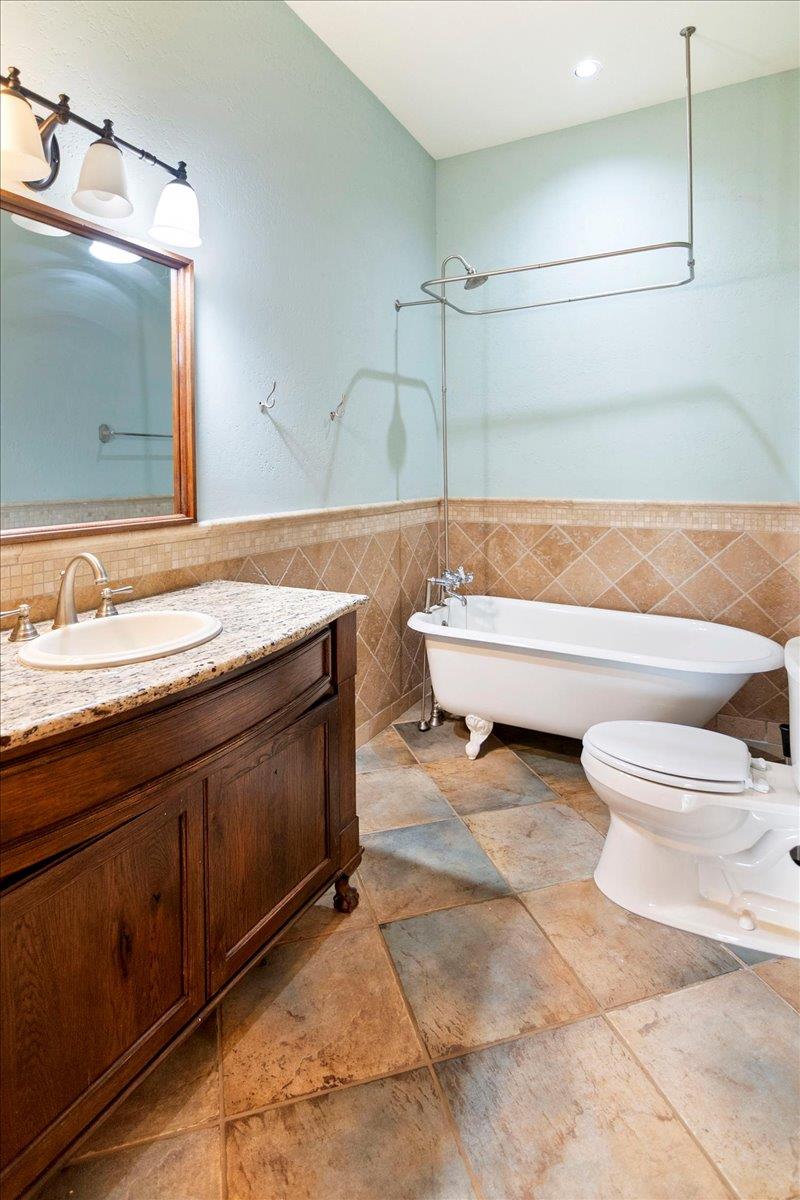 1250 Rocky Hollow Dr, Burnet, TX 78611