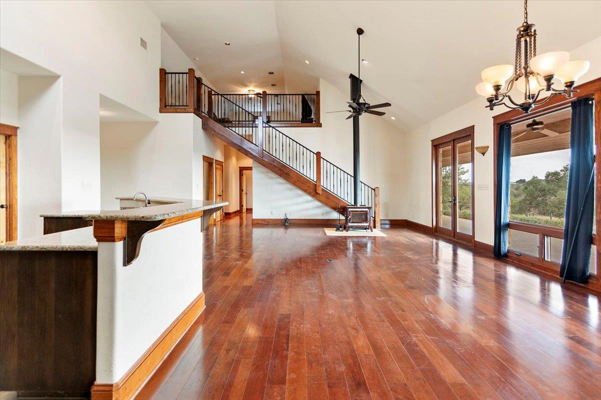 1250 Rocky Hollow Dr, Burnet, TX 78611