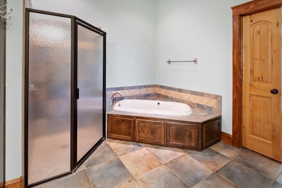 1250 Rocky Hollow Dr, Burnet, TX 78611