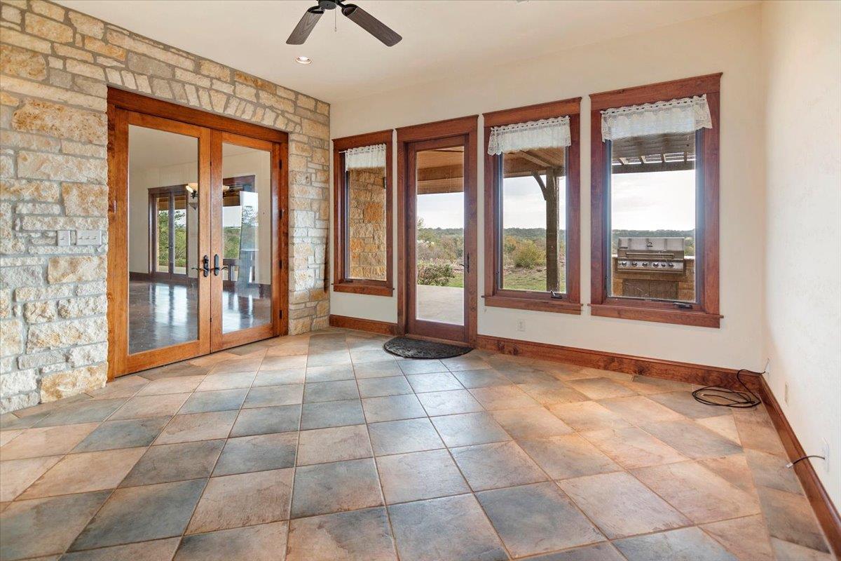 1250 Rocky Hollow Dr, Burnet, TX 78611