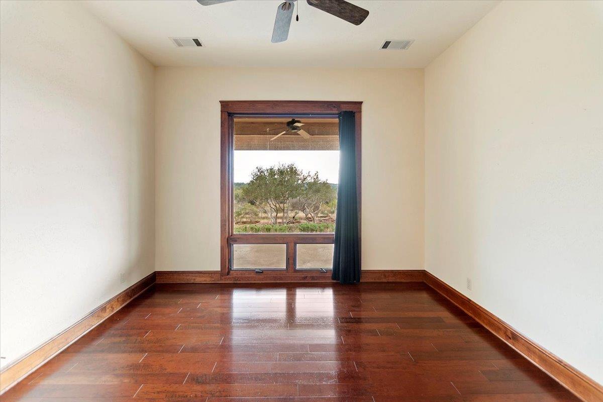 1250 Rocky Hollow Dr, Burnet, TX 78611