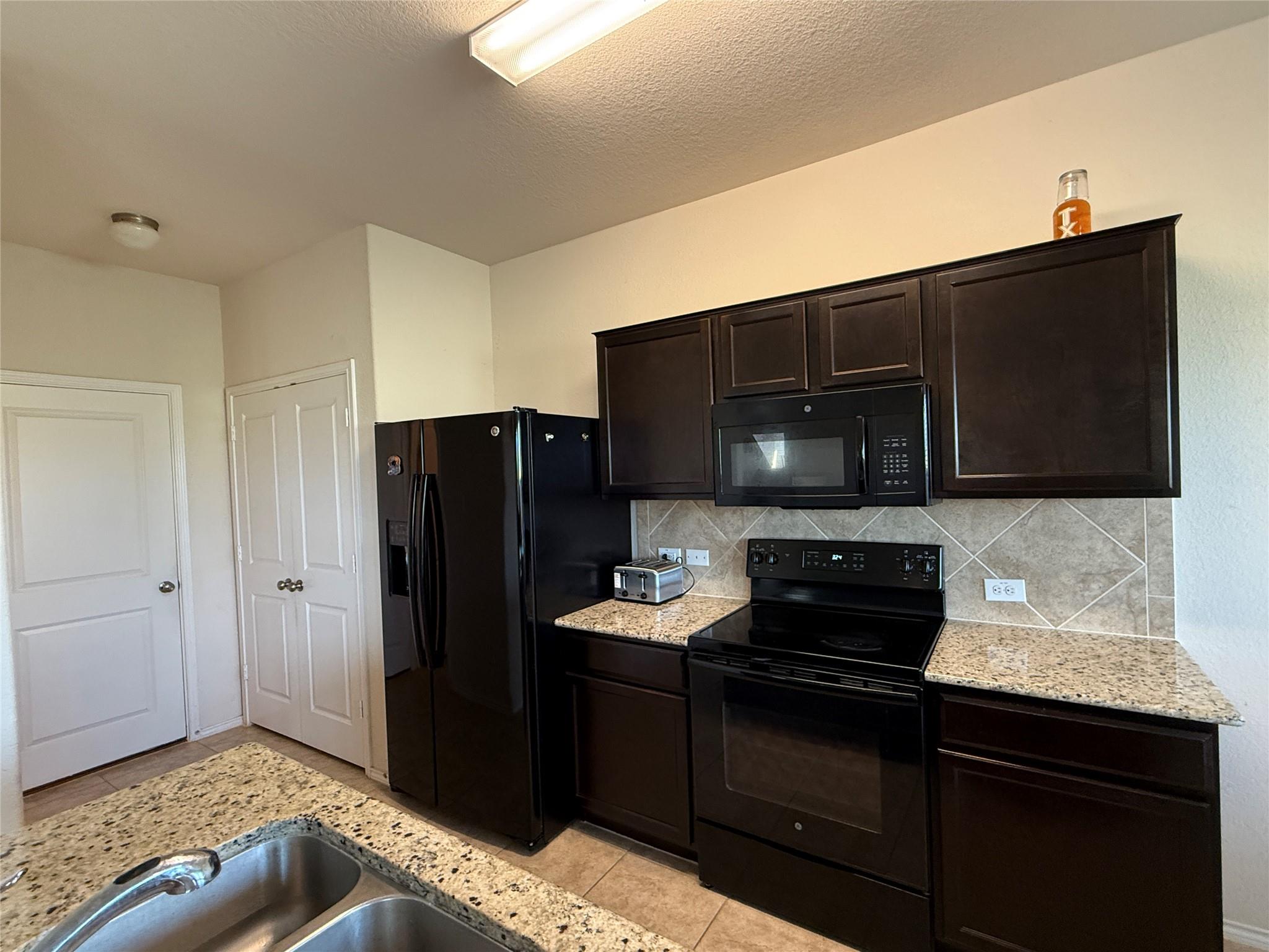 352 Circle Way # 37E, Jarrell, TX 76537