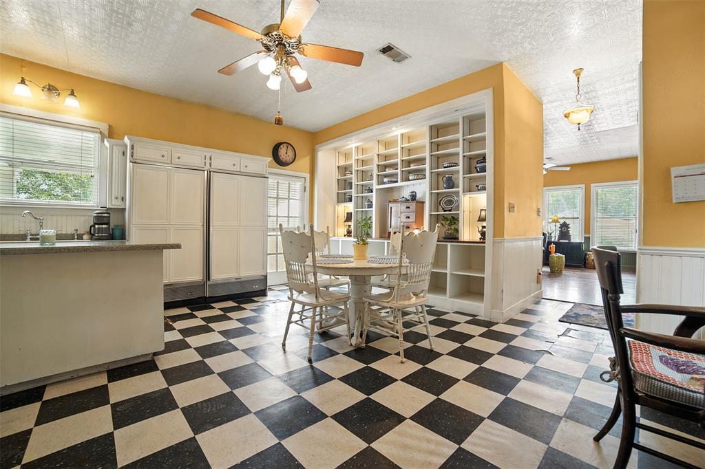 504 S Main St, Lockhart, TX 78644