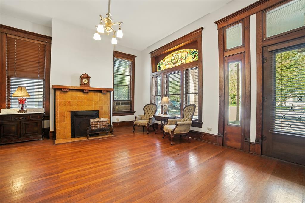 504 S Main St, Lockhart, TX 78644