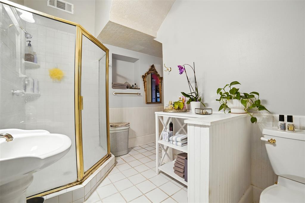 504 S Main St, Lockhart, TX 78644