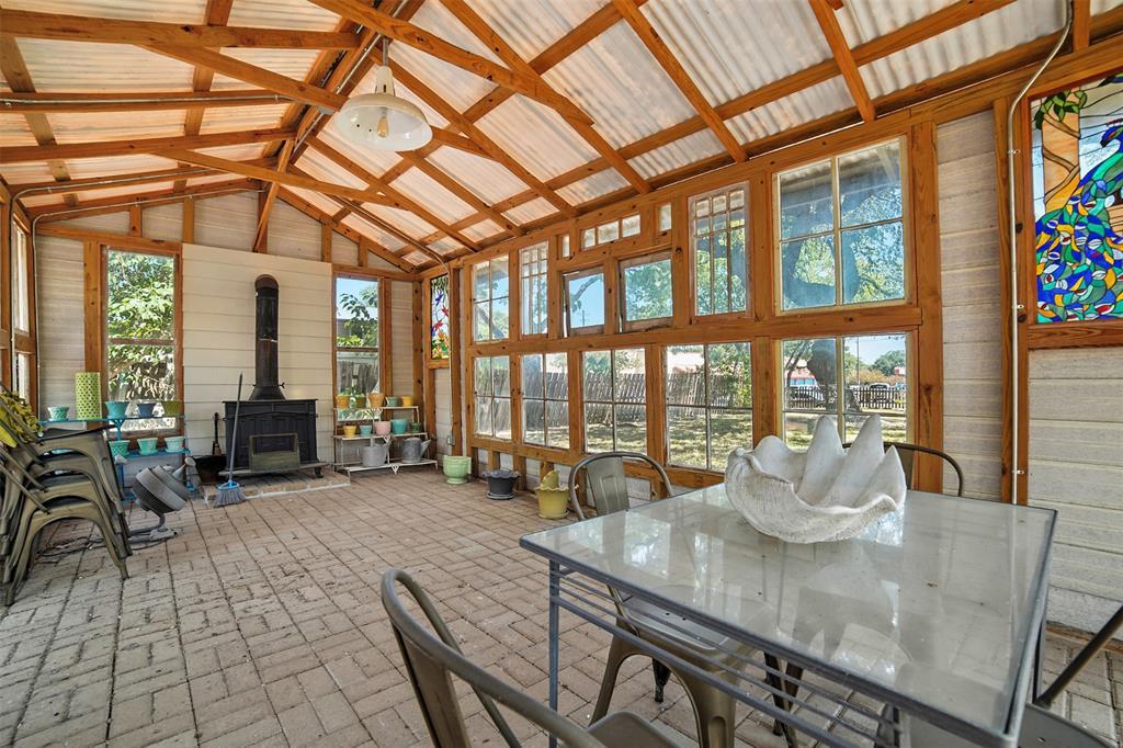 504 S Main St, Lockhart, TX 78644