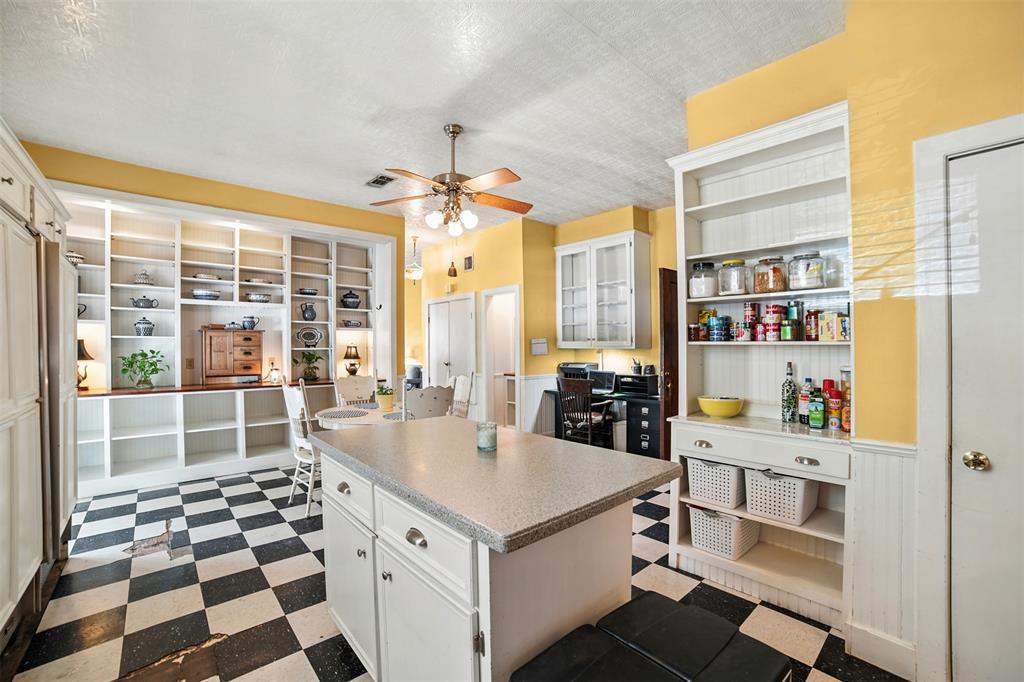 504 S Main St, Lockhart, TX 78644