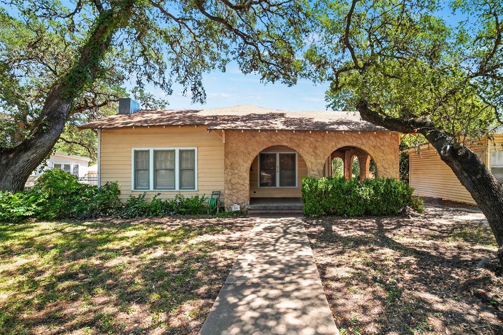 514 S Main St, Lockhart, TX 78644