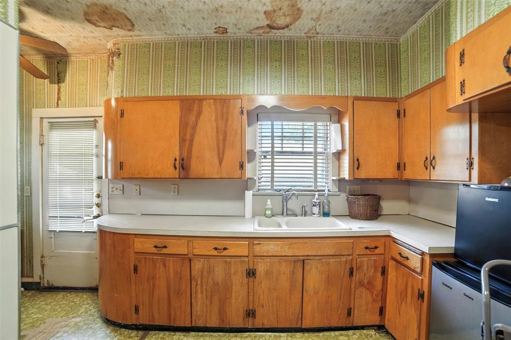 514 S Main St, Lockhart, TX 78644