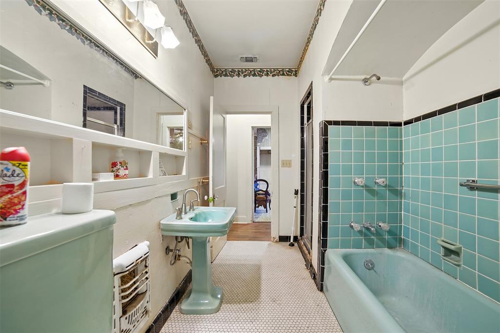 514 S Main St, Lockhart, TX 78644