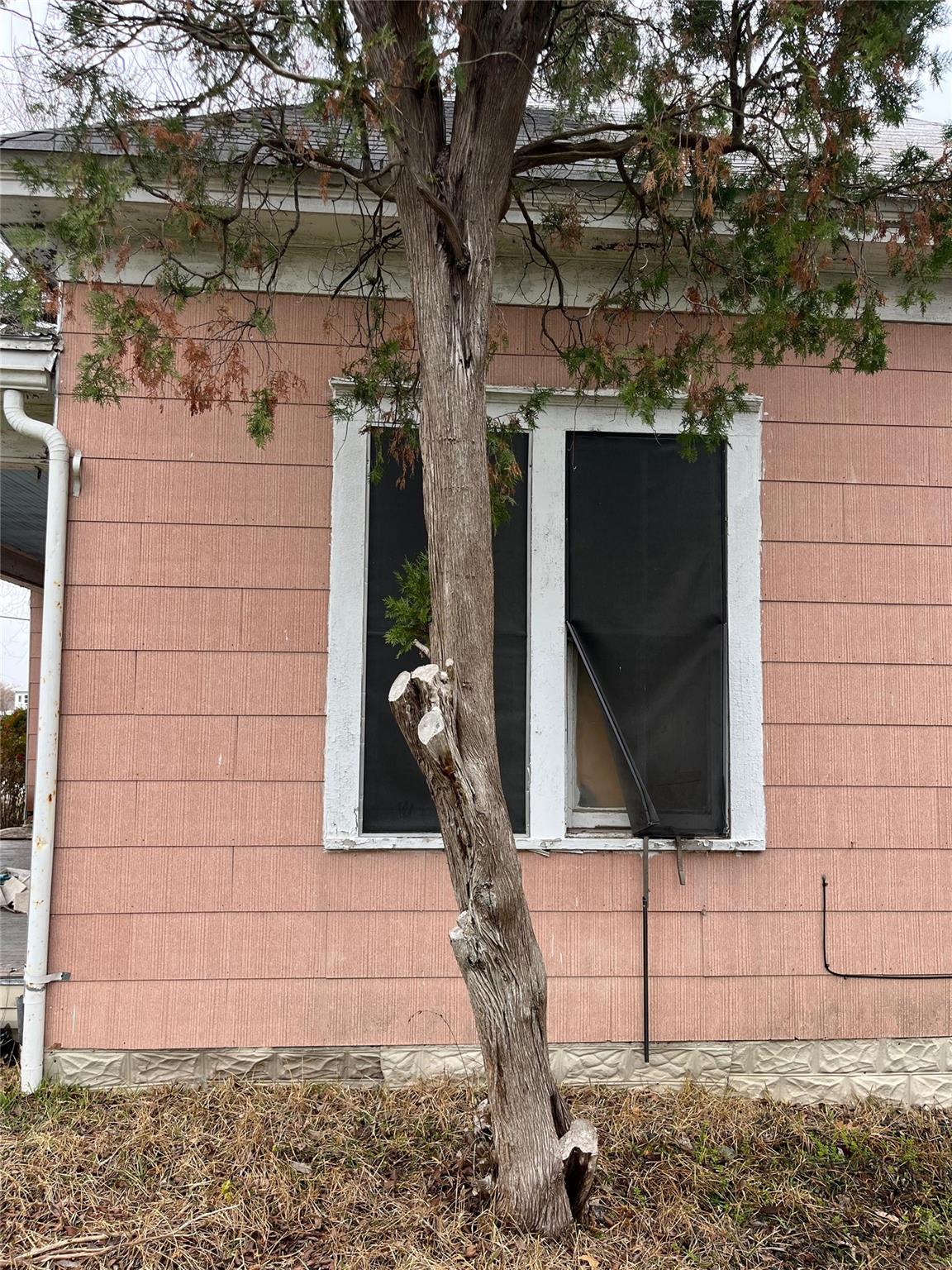 620 Washburn St, Taylor, TX 76574