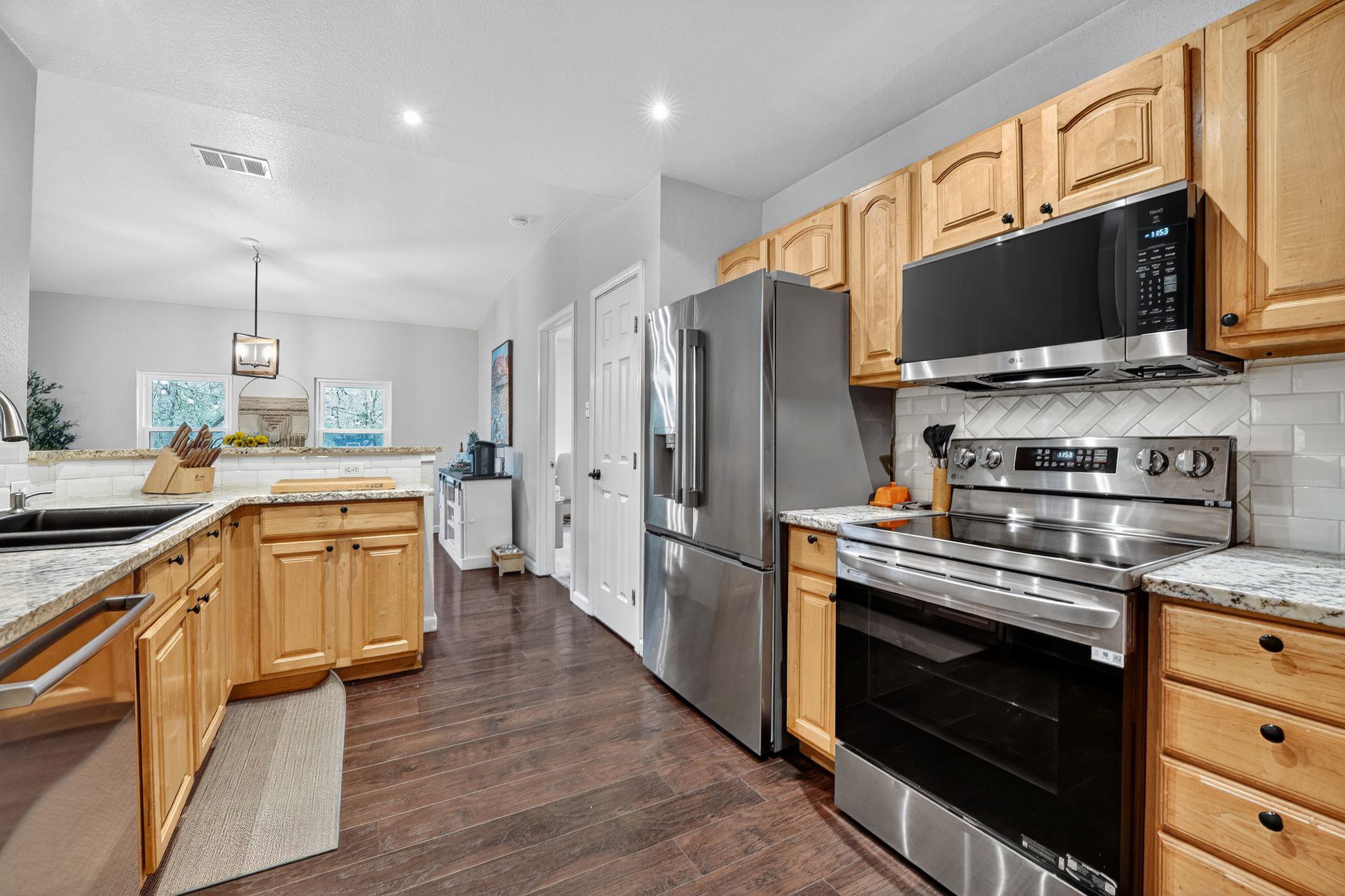 14906 Foy Dr, Lakeway, TX 78734