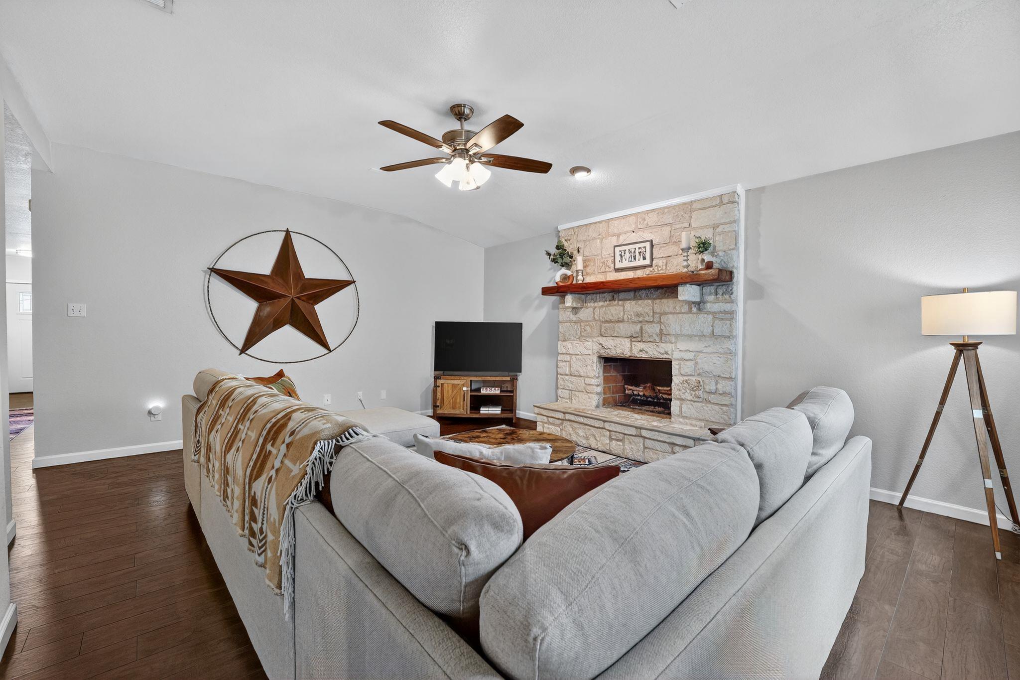 14906 Foy Dr, Lakeway, TX 78734