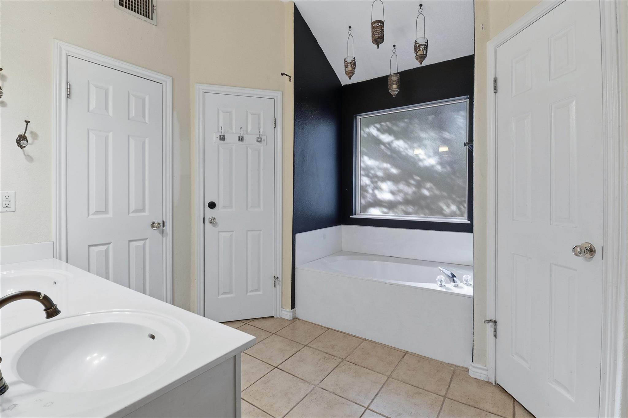 604 Galston Dr, Spicewood, TX 78669