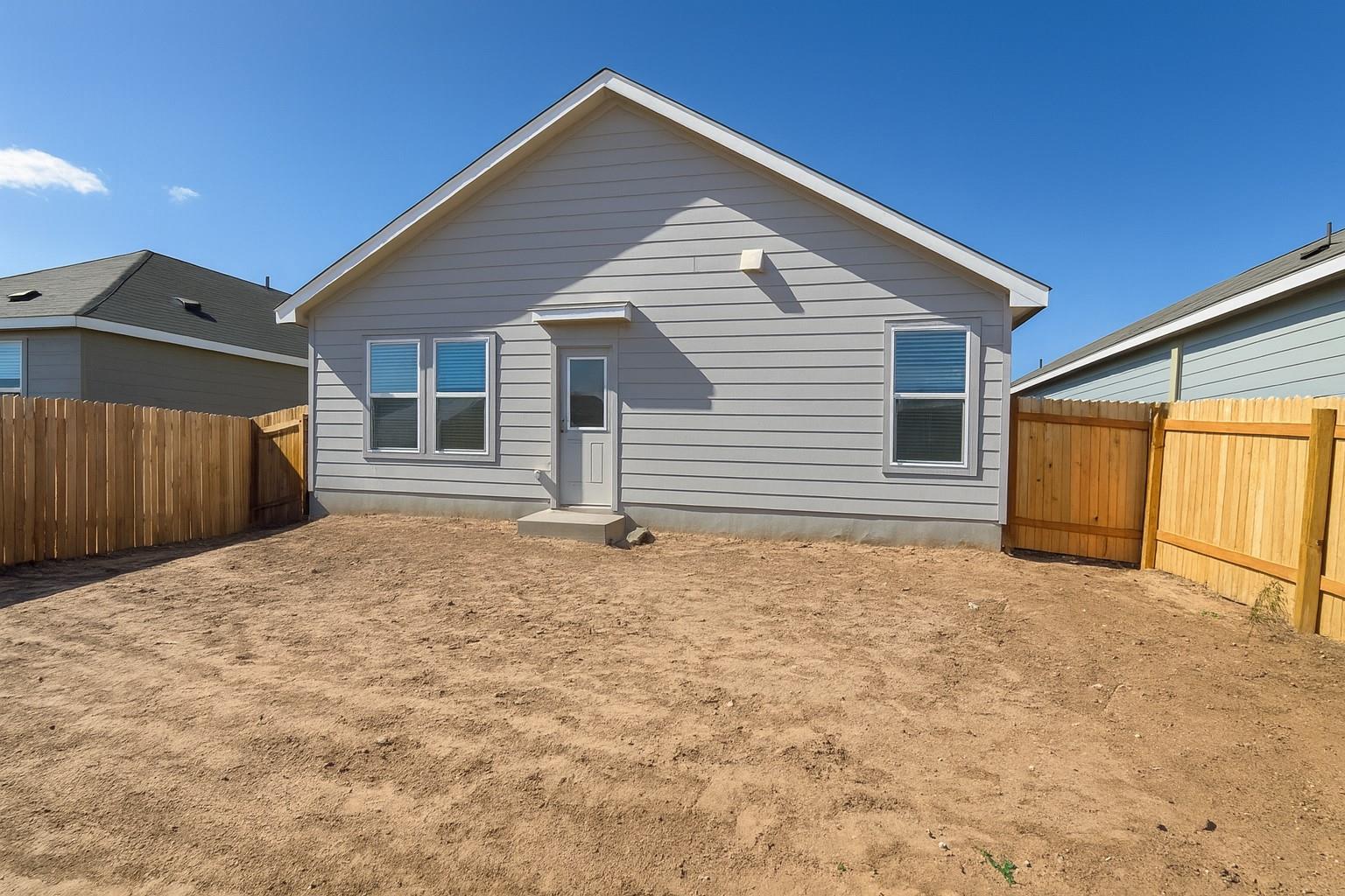 461 Whoopers Loop, Uhland, TX 78640