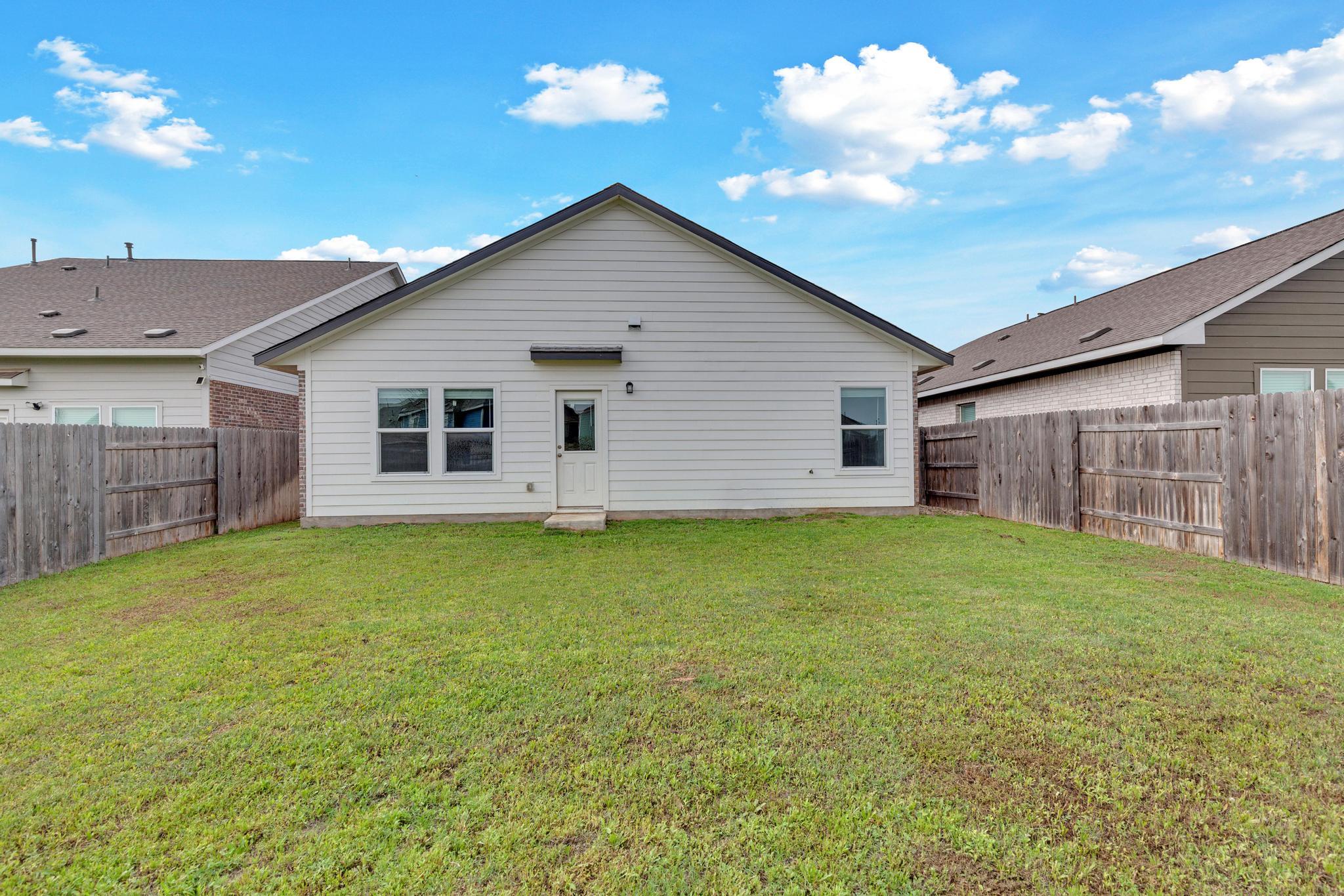 219 George Neggan Ln, Bastrop, TX 78602